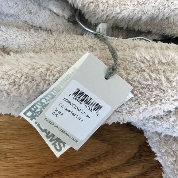 LAST ONE! Barefoot Dreams Hooded Shawl - Picture 5 of 7